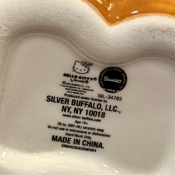 Hello Kitty in Gingerbread Dress 20oz Ceramic Christmas Mug - Picture 13 of 13